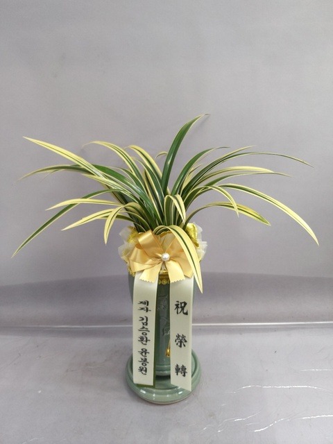 ����� ����